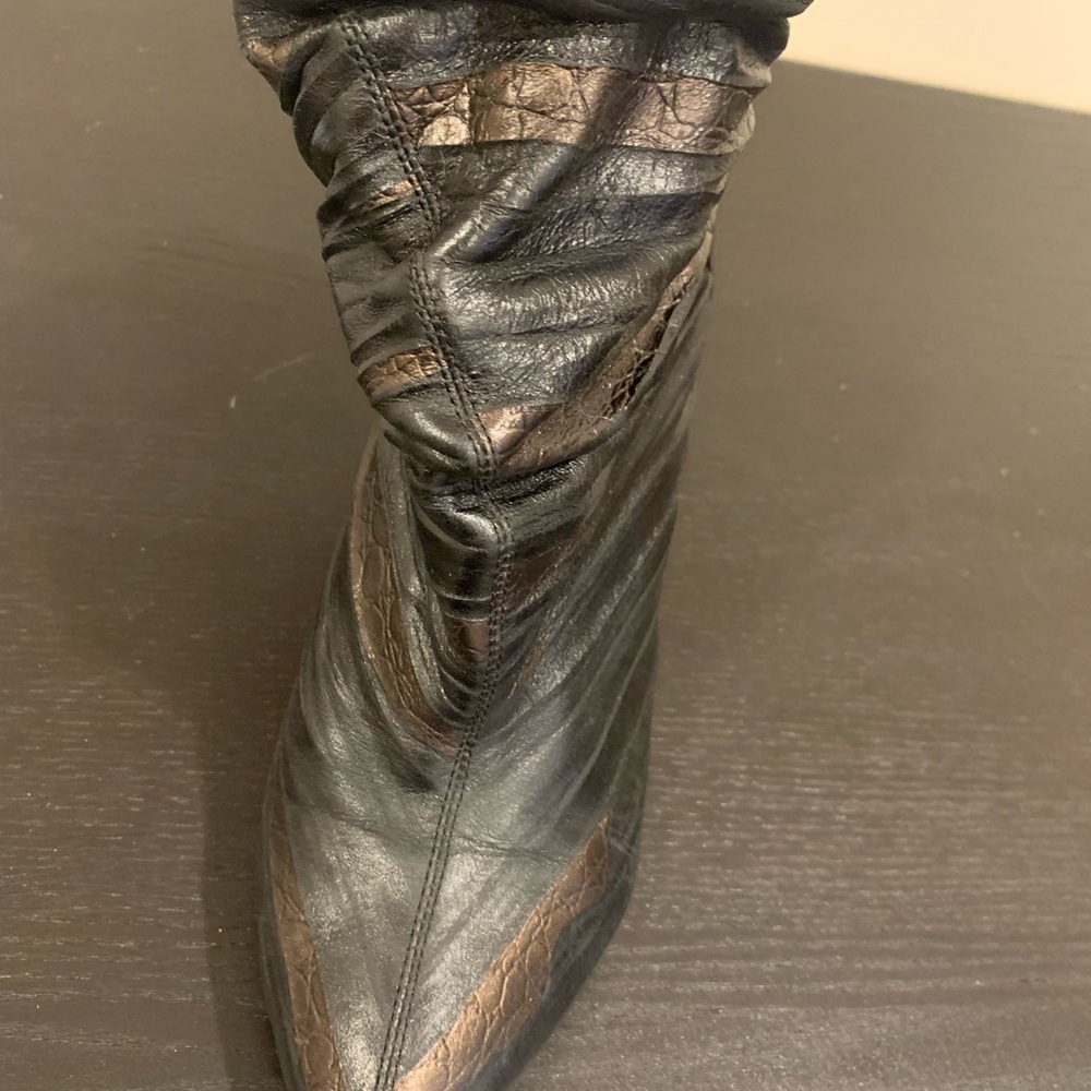 Shoes - Picture 6 of 7